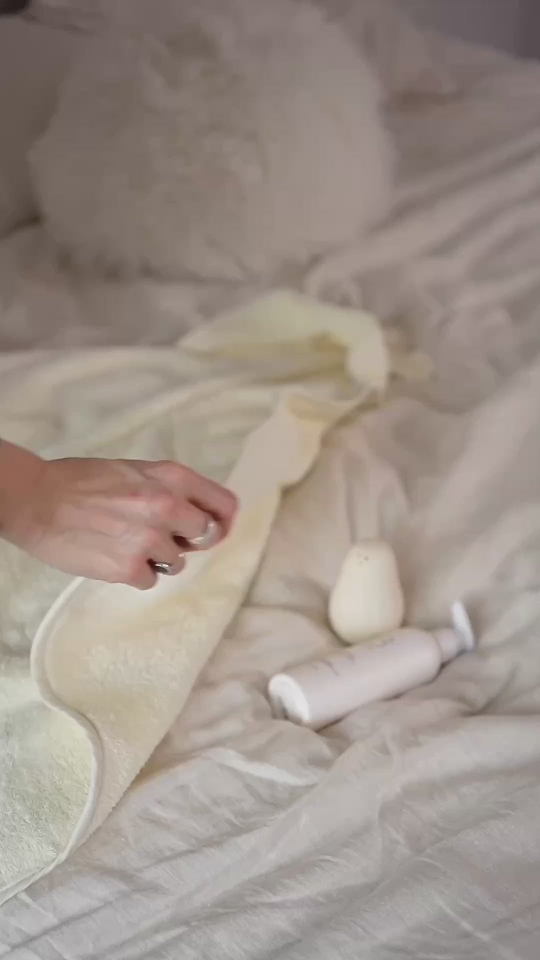 JBØRN Organic Cotton Baby Hooded Towel & Bath Toys Gift Set